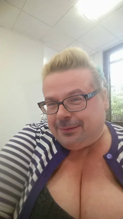 piSSowiec39 - @ZygmuntX19: Mówisz o tym kawalerze ?