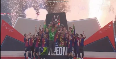 uncle_freddie - Barcelona ogrywa Real w finale Supercopa, Ter Stegen wznosi Puchar ( ...