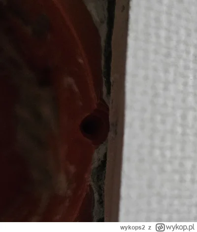 wykops2 - Mirki jak podszlifowac plytki ceramiczne.
Majster polozył plytki nad blatem...