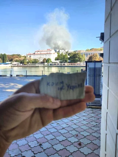 Czolgowy_tank - Na tle płonącego budynku gdzie zginął dziś rosyjski admirał, dowódca ...