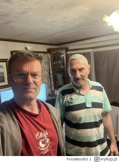 PetalMindXd - Przyjechałem do znajomego trochę naszponcic

#heheszki #pokazmorde