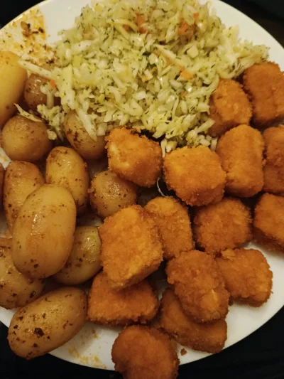 ProstyHuop - #przegryw kolacja huopska, nagetsy marki biedronka, do tego ziemniaczki ...