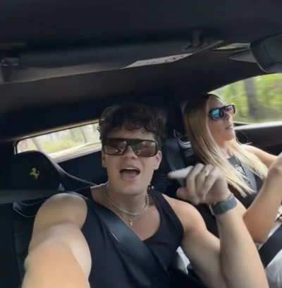 dawid-mower - #przegryw Boli mnie to trochę ze taki Bananowy frędzel dostał wszystko ...