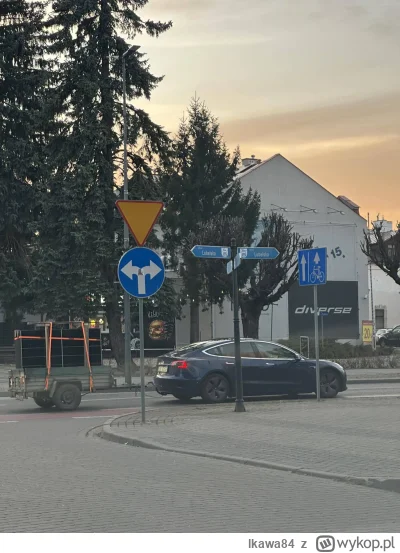 lkawa84 - Tesla o nieskończonym zasięgu (w przyczepce to panele fotowoltaiczne) :-)

...