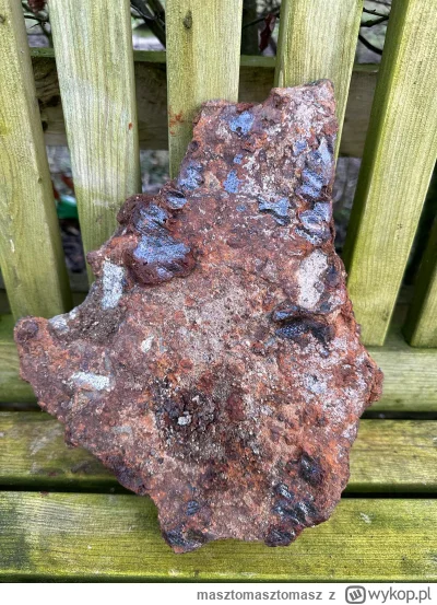 masztomasztomasz - Cześć! Zna się ktoś na kamieniach. Kolega znalazł jakieś 40 lat te...