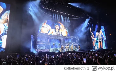 kotbehemoth - Stary człowiek a wybrał się na #lagadyga Śmiech na sali.

#koncert #lad...