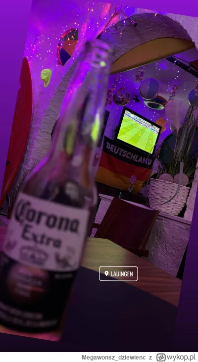 Megawonsz_dziewienc - Siedzę sb w niemieckim barze i pije koronke oglądając mecz, a w...