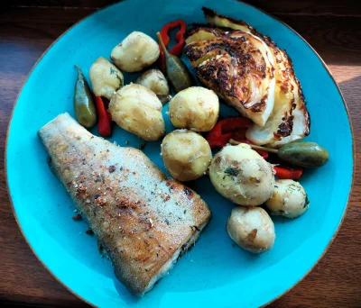 arinkao - Stek z kapusty, ziemniaki z garnka, pstrąg z patelni 乁(♥ ʖ̯♥)ㄏ
#arinkaofood...