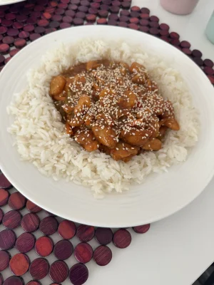michalcorobisz - Mieso z udek kirczaka w sezamowym slodko ostrym sosie chili z ryzem,...