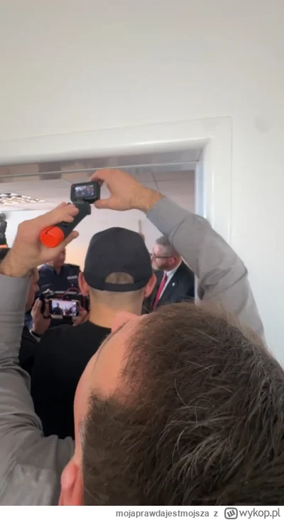 mojaprawdajestmojsza - Grzegorz Braun dokonuje właśnie obywatelskiego zatrzymania Giz...