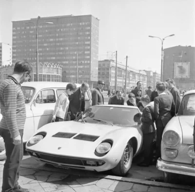 Lardor - Lamborghini Miura na PRL-owskich ulicach. #lamborghini #prl #samochody #moto...