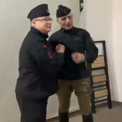 Jabby - @CzeczenCzeczenski 
Boże, wyobraziłem sobie Ludwiczka i Jaszczura tańczących ...