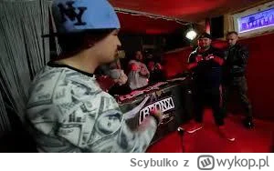 Scybulko - Bebebec! Widzisz ja mam kotka przy grzałce, a ty jak wyglądasz? Taki gruby...