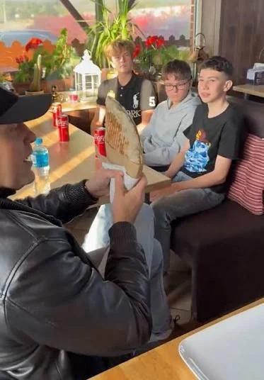 Hellicon - Ja nigdy nie jadł kebaba z prezydentem.

#przegryw