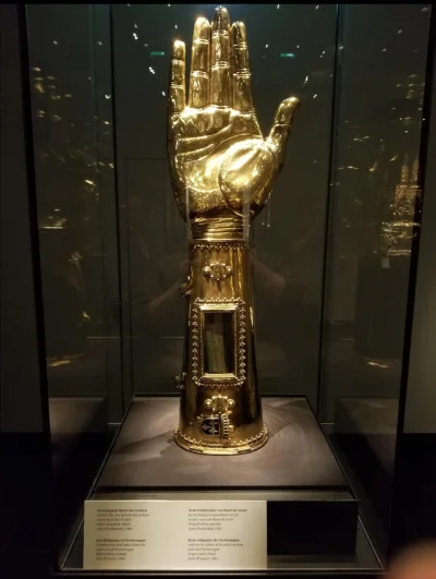 Loskamilos1 - Poniższa złota ręka powstała w XV wieku, by zostać swoistym "naczyniem"...