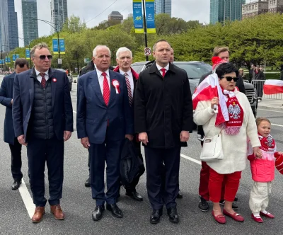 kamilxpompa - @Plotyn: przecież on był z nim na wizycie w USA i siedział przy jednym ...