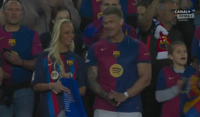 lepaq - To nie wygląda jak wstęp do meczu piłki nożnej xD

#mecz #fcbarcelona #hehesz...