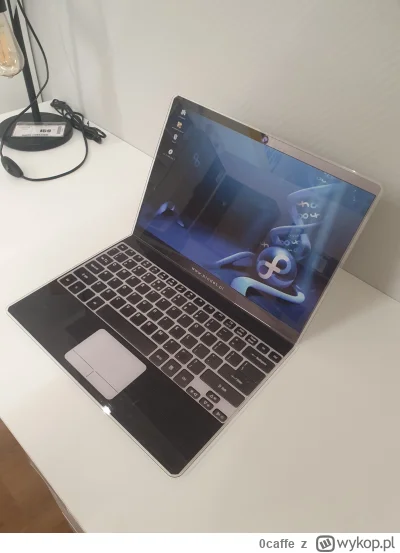 0caffe - Na wystawce w mablowym znalazłem fejkowego laptopa który działa na #fedora x...