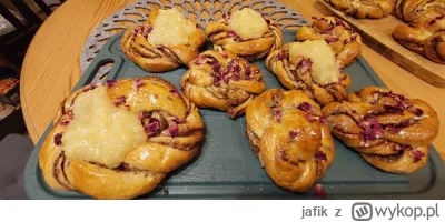 jafik - Proszę się częstować, póki świeżutkie. 
Kanellbulary (szwedzkie cynamonki) z ...