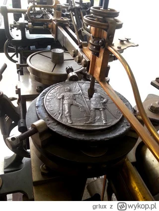 grlux - @niecodziennyszczon: skomplikowane kształty bez CNC frezowano na urządzeniu z...