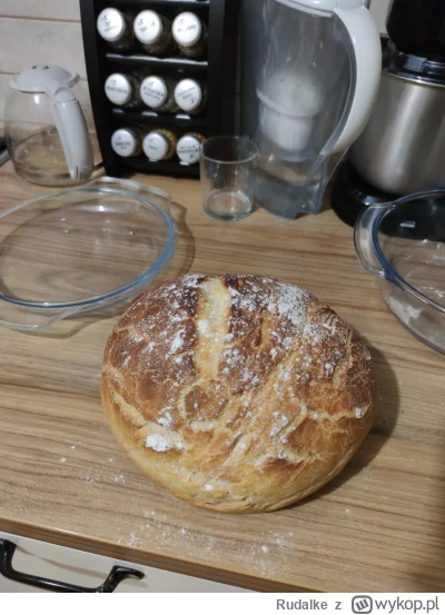 Rudalke - Mój pierwszy upieczony chleb. I opatrzyłem rękę ( ͡° ʖ̯ ͡°)
#foodporn #chle...