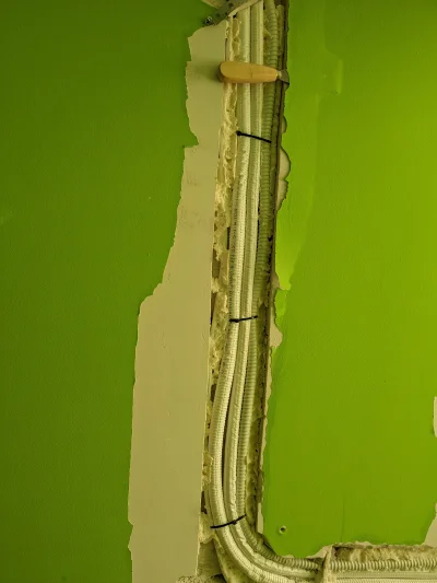 pangolin - @johny-kowalski: Ściana powinna być OK, ewentualnie miejscami coś zrobić.