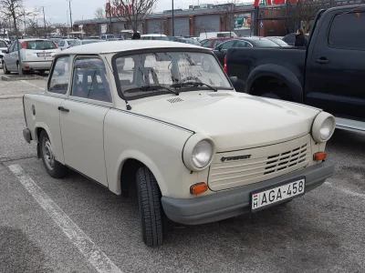 Lardor - @yahoomlody: Trabant 1.1 w Lakierze Brudnej szmaty z 1991 roku. Miałem go od...