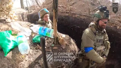 Koner1391 - Żołnierze 3. Brygady Szturmowej przygotowują się do szturmu na rosyjskie ...