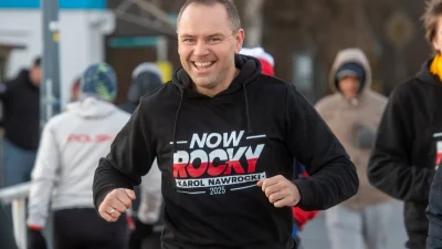 NeonNinja - Trzaskowski jest przystojniejszy i wygląda młodziej mimo starszego o 11 l...