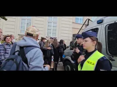 grand_khavatari - #policja #barnej #warszawa #marsz 
oglądam sobie strimy z warszawsk...