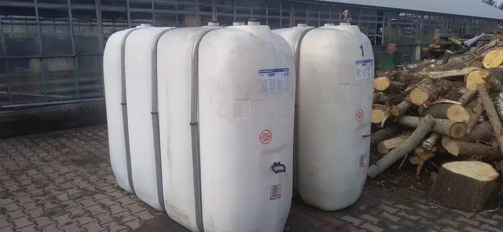 Krzyzu83 - @qajajaj: a dla jeszcze bardziej dociekliwych to są jeszcze takie zbiornik...