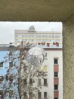 sesa_sebix - Ktoś mi strzelił w okno z wiatrówki ( ͡° ʖ̯ ͡°) byłem w kamienicy naprze...