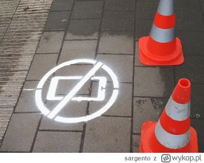 sargento - Pewnie jakiś pieszy zapatrzony w smartfon szedł i nie patrzył że zahacza o...