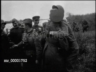 wfyokyga - Pierwsze gay parade nad rzeką Elbe 1945