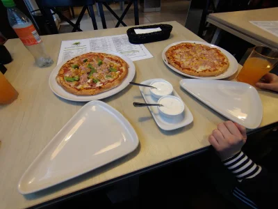 SzycheU - Pizzeria Bazylia i Oregano na Bukowym.
Duży wybór bo prawie 40 różnych wari...