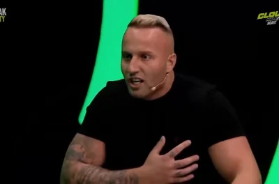 misrzmocyognia - - Watashi wa keisatsu ni aisatsu shimasen. Kare ga seifuku o kite ir...