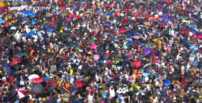 QRQ - #f1 hamburgery wyścig chyba sobie na telefonach oglądają, bo zasłaniają sobie n...