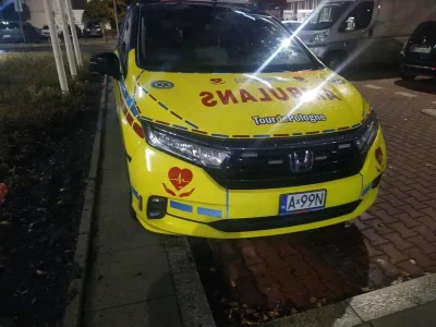 Gienek-Kielbasa - Gdyby tylko producent przewidział miejsce na większą tablicę rejest...