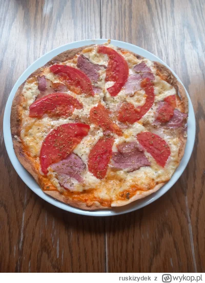 ruskizydek - Chłop zrobił sobie pizzę na tortilli (⌐ ͡■ ͜ʖ ͡■)
#jedzzwykopem #foodpor...