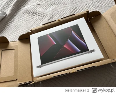 bielanmajkel - Przyszedł. Zamawiany MacBook Pro 14”, zamiast wersji M1 Pro dostalem M...