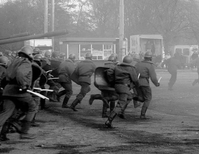 Javert_012824 - Gdyby to państwo było poważne, to tak by wyglądała reakcja policji we...