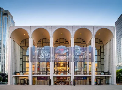 Loskamilos1 - Nowojorska Metropolitan Opera to budynek zaprojektowany przez Wallace'a...