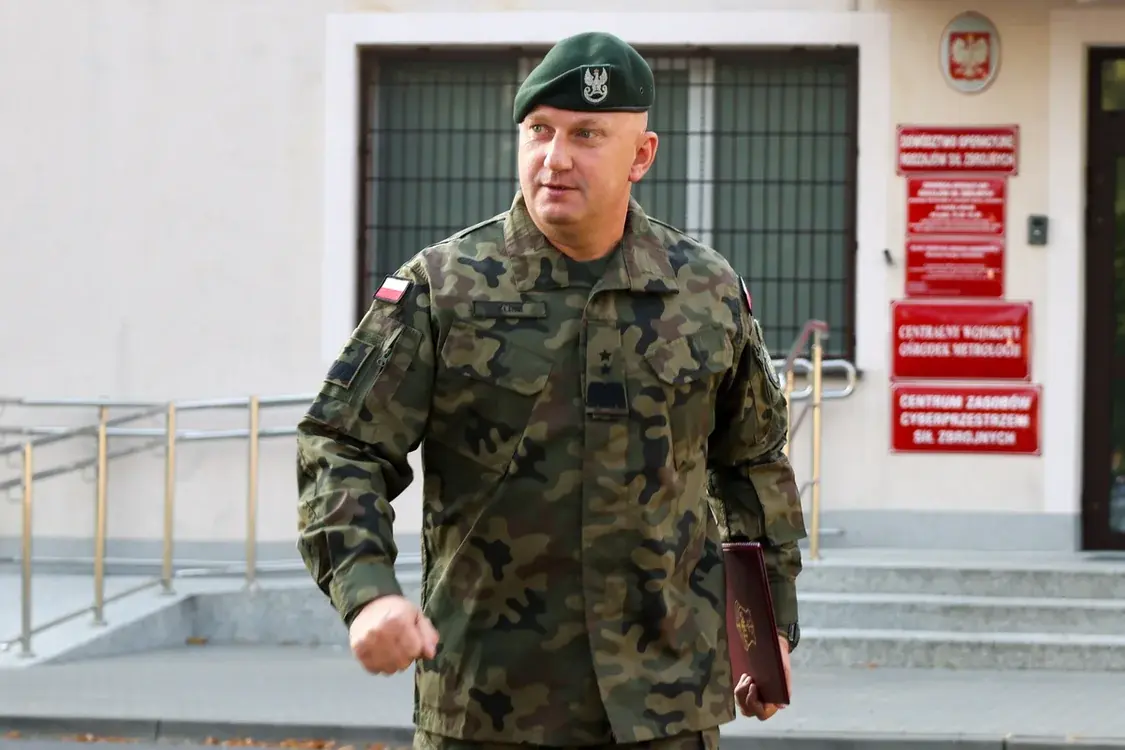 biesy - A tu plusujemy Pana Generała Klisza, który podjął decyzję o nakopaniu ruskim ...