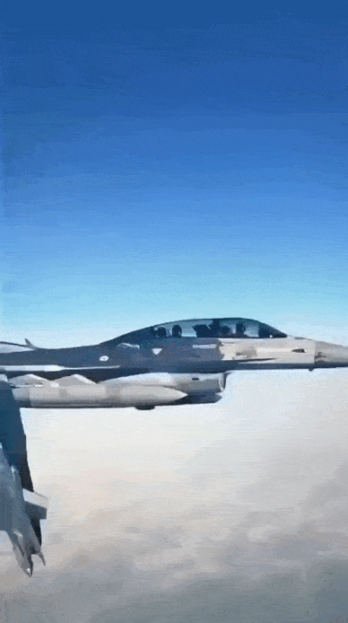 KurierInpost - #samoloty #heheszki
Ruskiego p----------o