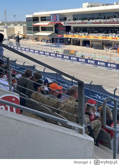 thoorgal - Właśnie przyszli piloci co lecieli wojskowymi helikopterami jak hymn grał ...