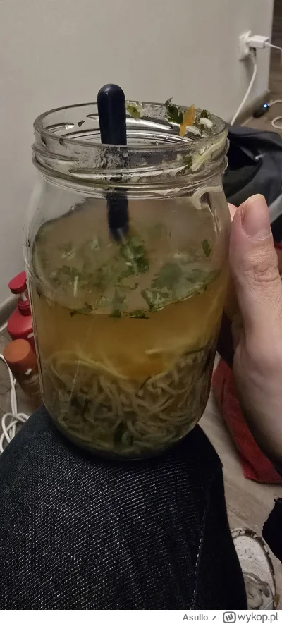 Asullo - Esencja prawdziwego jedzenia. Słoik rosolu na wynos z baru mlecznego. 
#prze...