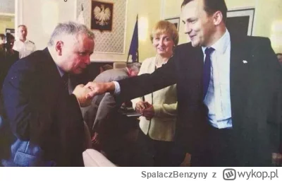 SpalaczBenzyny - @AgentGRU: nawet mu Kaczyński rączki całował, o czym wyborcy PiS nie...