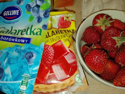 DziecizChoroszczy - #choroszczfood 
Robie galaretkę z owocami dla dzieciaków, na rano...