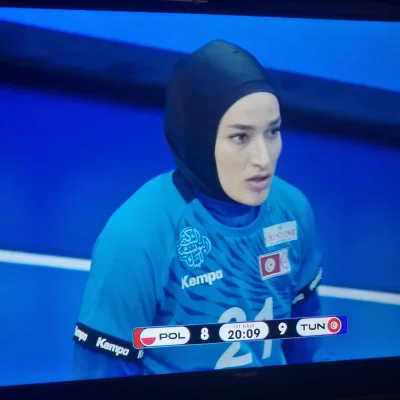 Dequstator - #przegryw baba w czepku w piłkę ręczną se gra, śmiechu warte