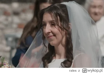 rales - Patrzę na nią i mam po prostu takie "Jezu, ale ona brzydka".
Sprawia wrażenie...